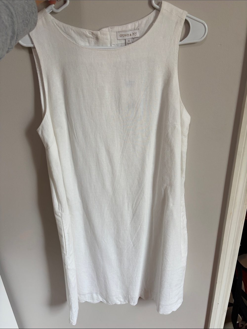 crown & ivy White Sleeveless Shift Linen Dress
